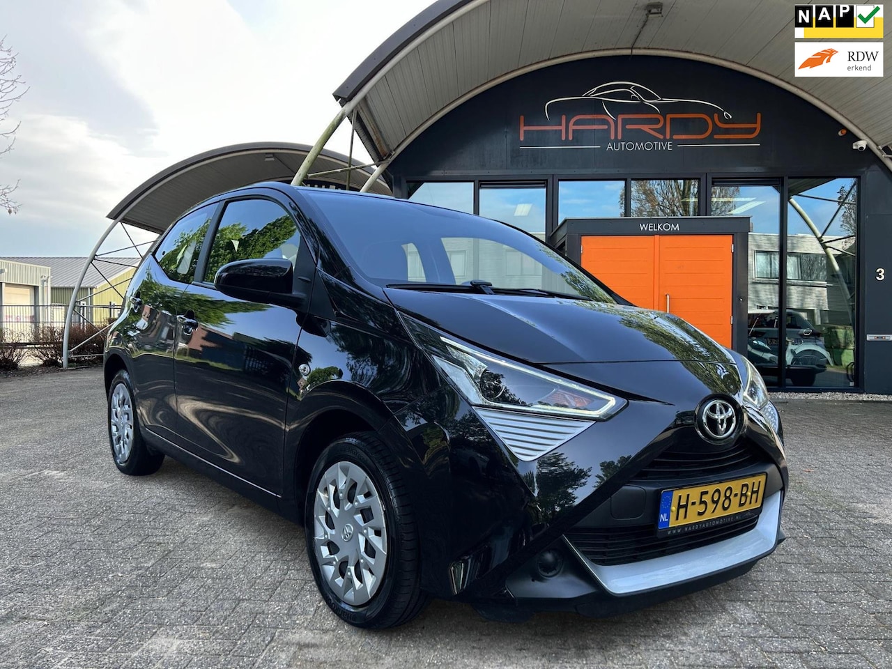 Toyota Aygo - 1.0 VVT-i x-play Apple Carplay Camera NW Model - AutoWereld.nl