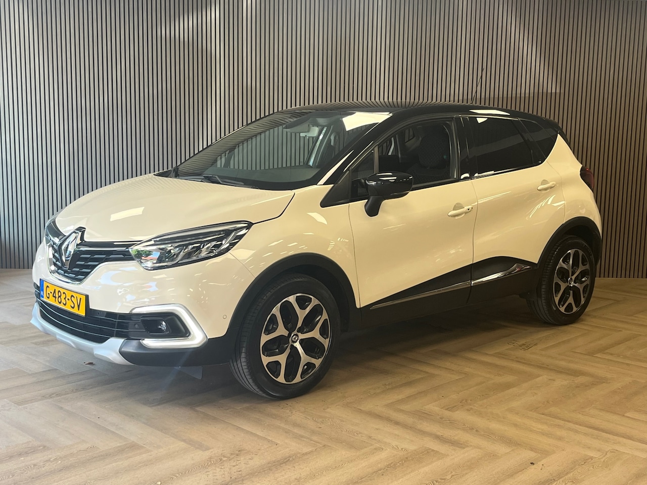 Renault Captur - 0.9 TCe Intens NAV BLEUTOOTH ELEC RAMEN LICHT METALEN VELGEN 17" - AutoWereld.nl