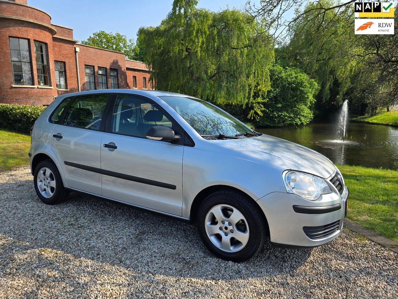 Volkswagen Polo - 1.2 Trendline 5-deurs *apk:12-2025* - AutoWereld.nl