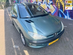 Peugeot 206 - 1.4 Gentry 5 deuren ijskoude airco elektrische ramen stuurbekrachtiging sport velgen 180dk