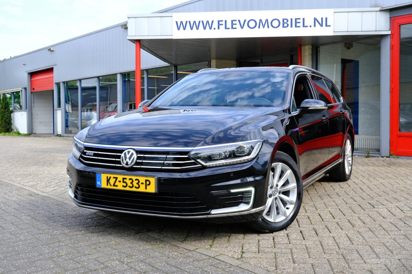 Volkswagen Passat Variant - 1.4 TSI GTE Connected Series Plus Aut. Pano||Navi|Leder-Alcantara|LMV|Enz! - AutoWereld.nl