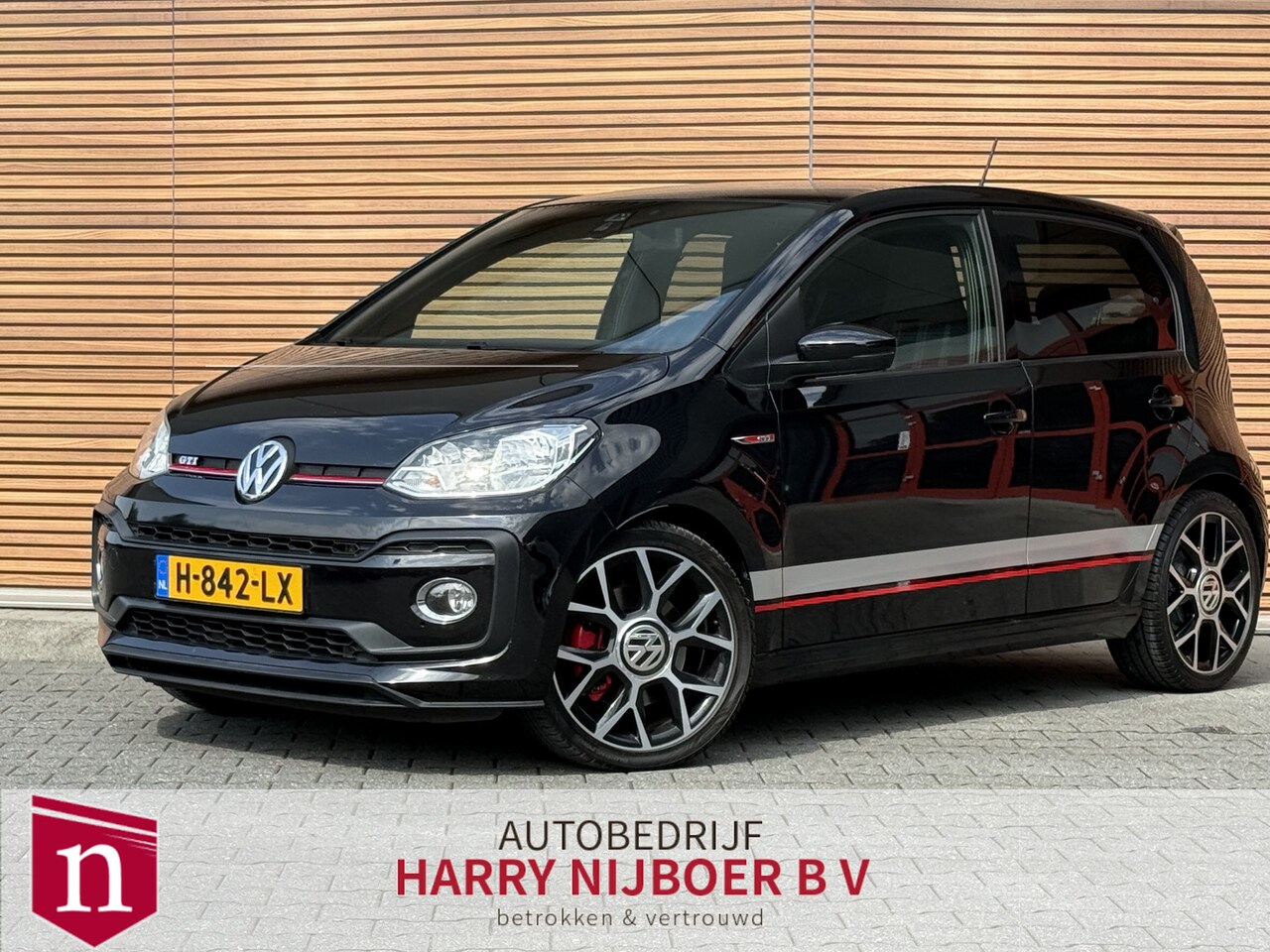Volkswagen Up! - 1.0 TSI GTI 17Inch / All season banden / PDC / Clima / Spoiler - AutoWereld.nl