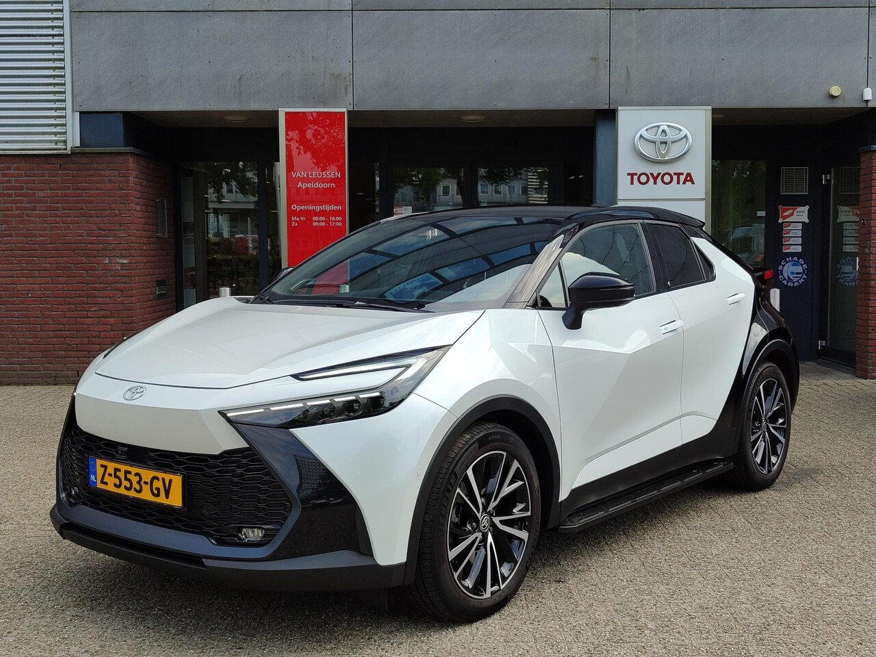Toyota C-HR - 2.0 Plug-in Hybrid 220 Première Edition PANODAK HEAD-UP EL-ACHTERKLEP JBL-AUDIO 19'' LM-VE - AutoWereld.nl