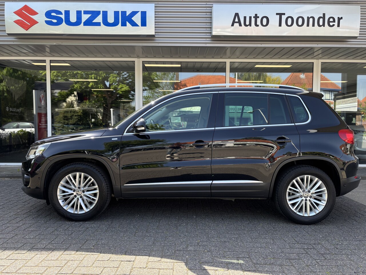 Volkswagen Tiguan - 1.4 TSI Sport&Style/Trekhaak 1800kg - AutoWereld.nl