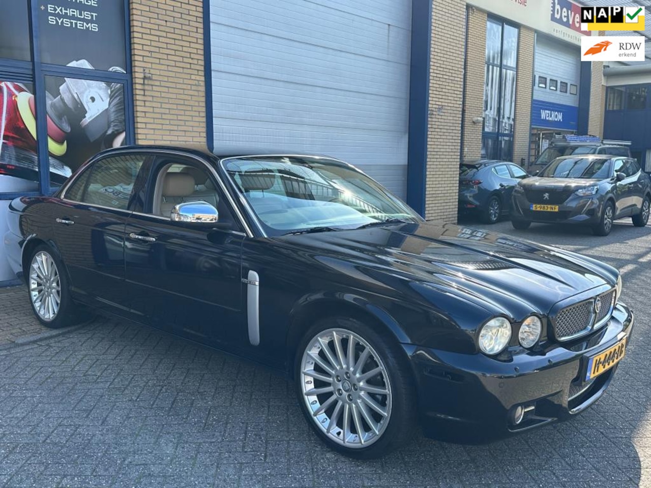 Jaguar XJ - 3.5 V8 LWB 3.5 V8 LWB, leder, navigatie, youngtimer, climat, apk, lichtmetaal, cruise control, pdc, i - AutoWereld.nl