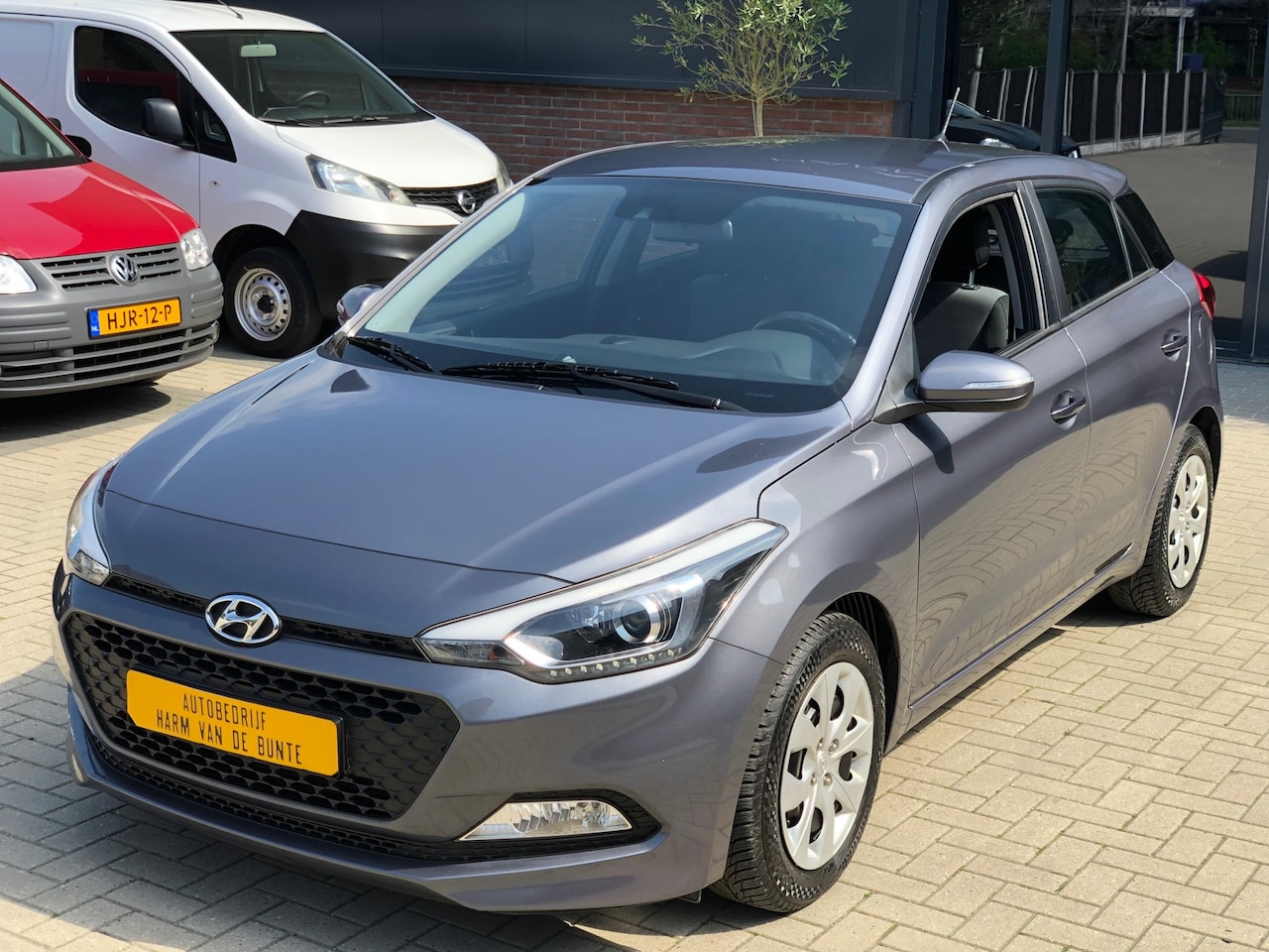 Hyundai i20 - 1.4 active NIEUWSTAAT AUTOMAAT XENON LED CRUISE PDC - AutoWereld.nl