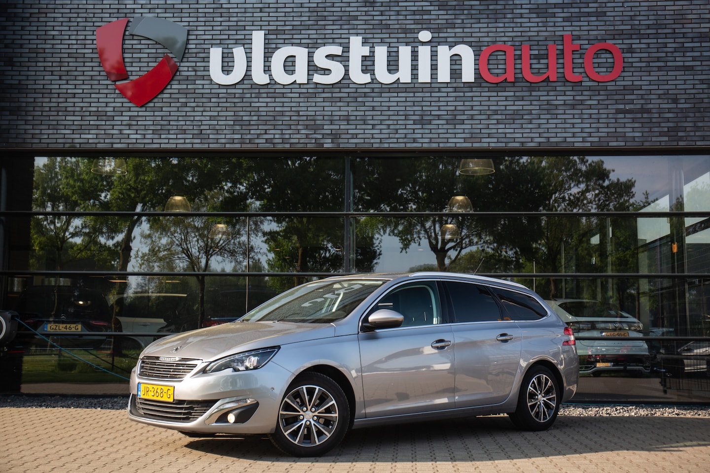 Peugeot 308 SW - 1.2 PureTech Allure Cruise control, Isofix, Trekhaak - AutoWereld.nl