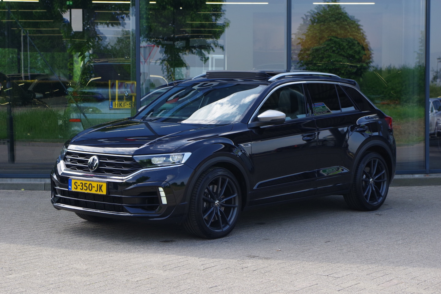 Volkswagen T-Roc - 2.0 TSI 4Motion R 2.0 TSI 4Motion R 300 PK, Panoramadak, Akrapovic, DCC, 19" Pretoria, Beats Audio, Elek. Tr - AutoWereld.nl