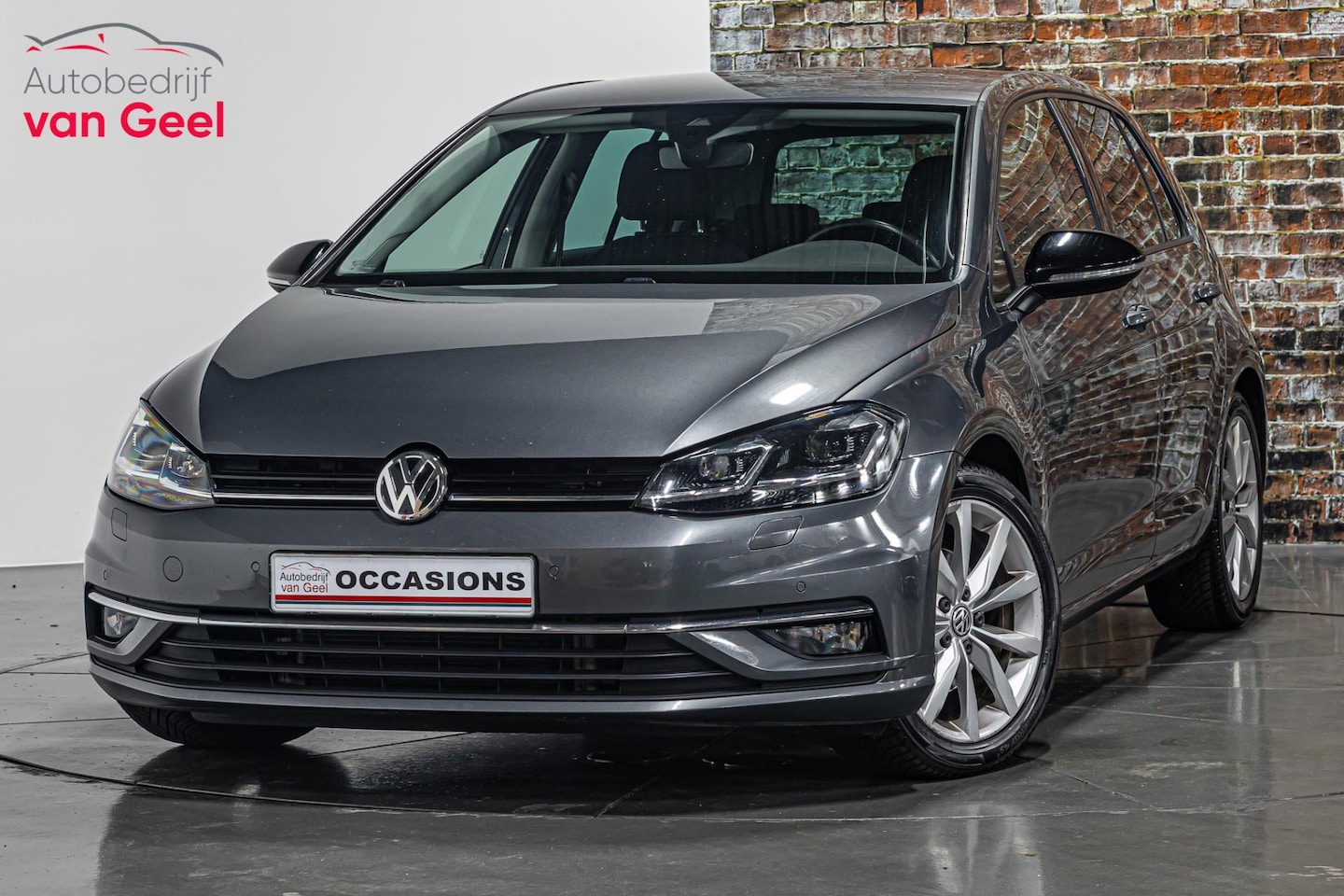 Volkswagen Golf - 2.0 TDI Highline Business R I Automaat I Apple carplay I Rijklaarprijs - AutoWereld.nl