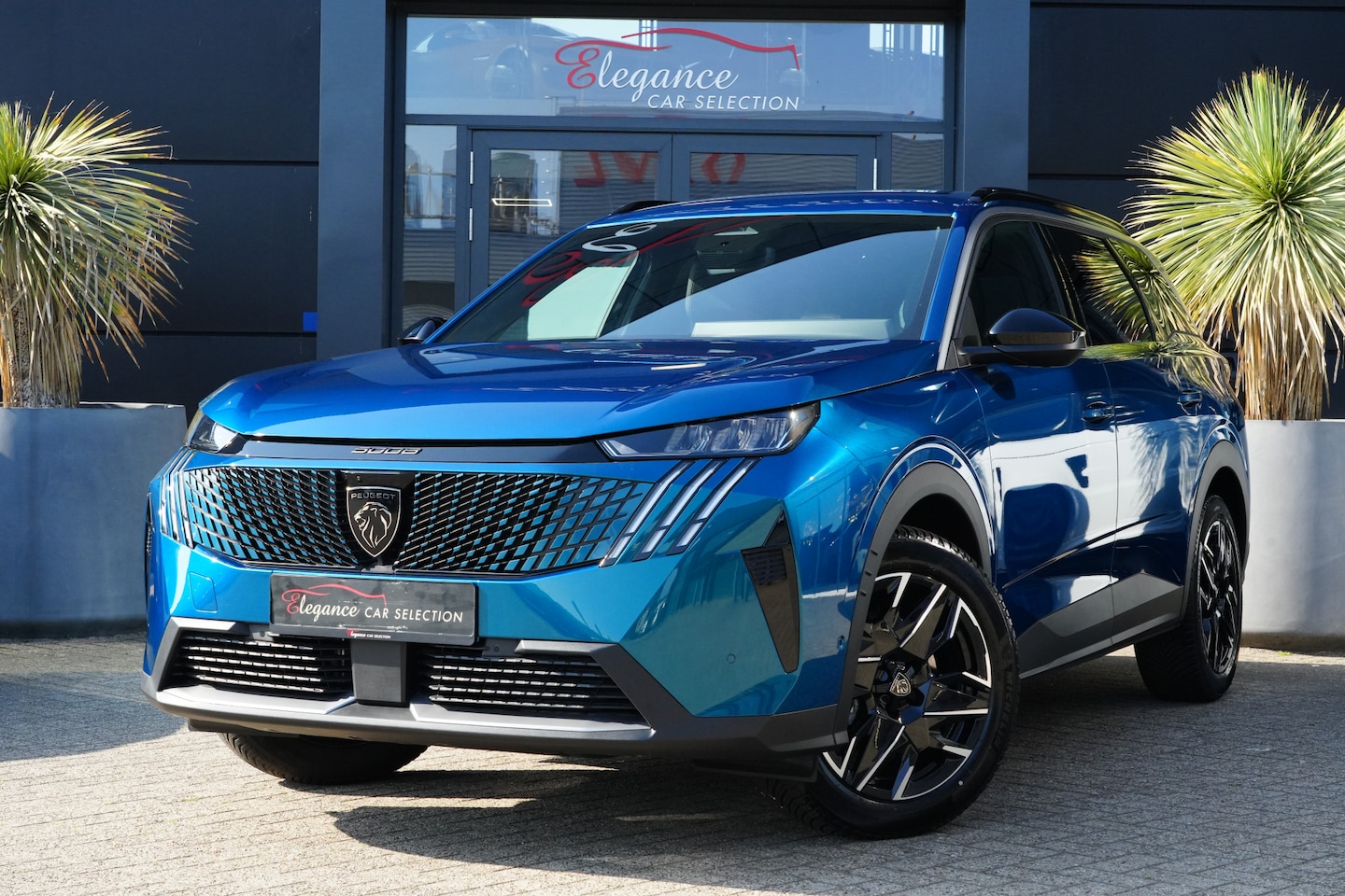 Peugeot 5008 - 1.2 Hybrid 136 e-DSC6 Allure 136pk PanoramicNavigation/Stoelverwarming/360Camera - AutoWereld.nl