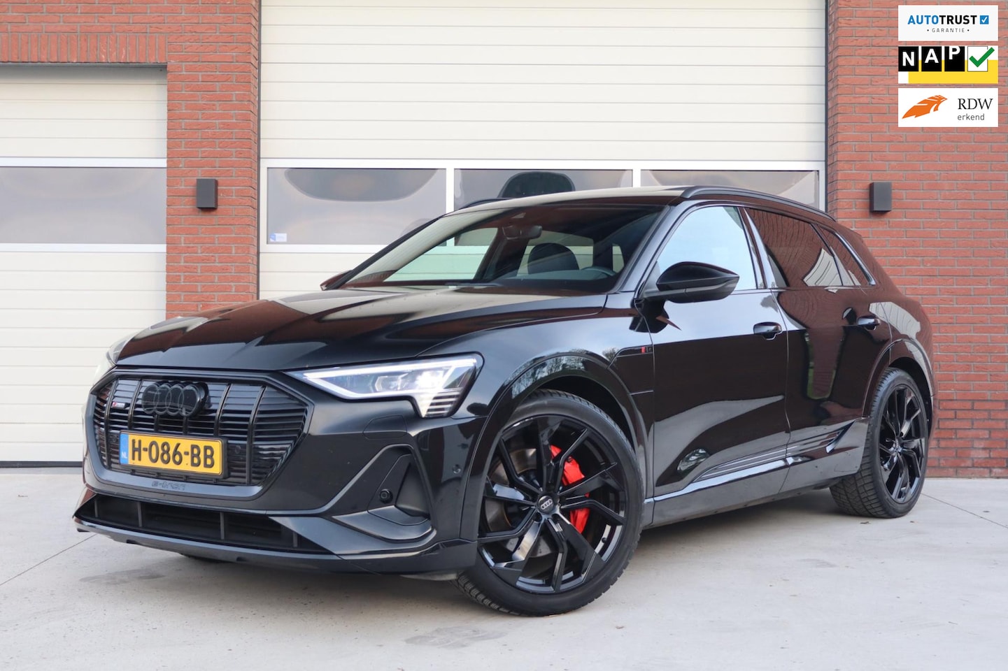 Audi e-tron - E-tron 50 71 kWh quattro Launch edition Black S-Line - 22 inch - Panoramadak - Adaptive cr - AutoWereld.nl