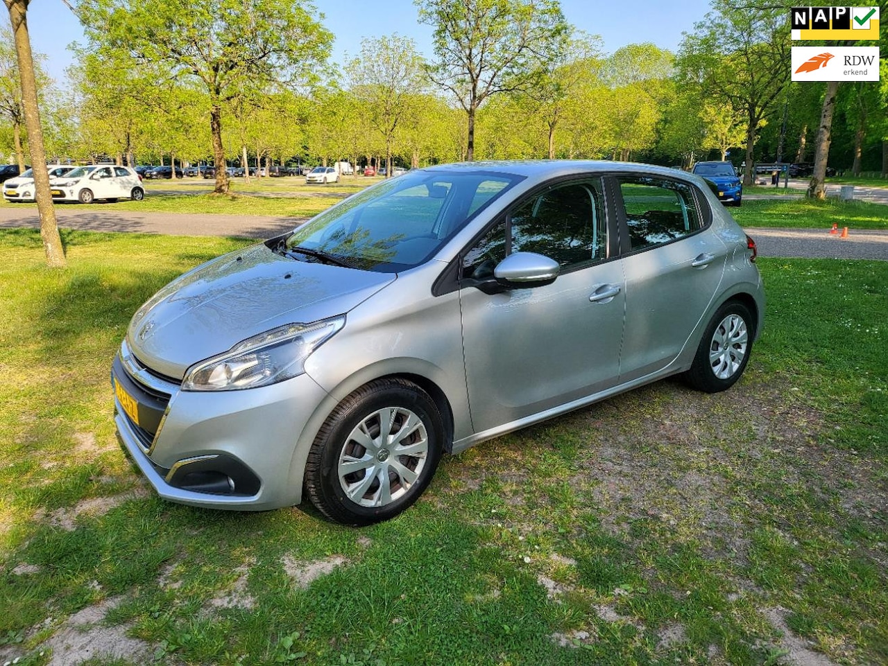 Peugeot 208 - 1.2 PureTech Blue Lion 1.2 PureTech Blue Lion, Navi, Airco, Luxe uitvoering. - AutoWereld.nl