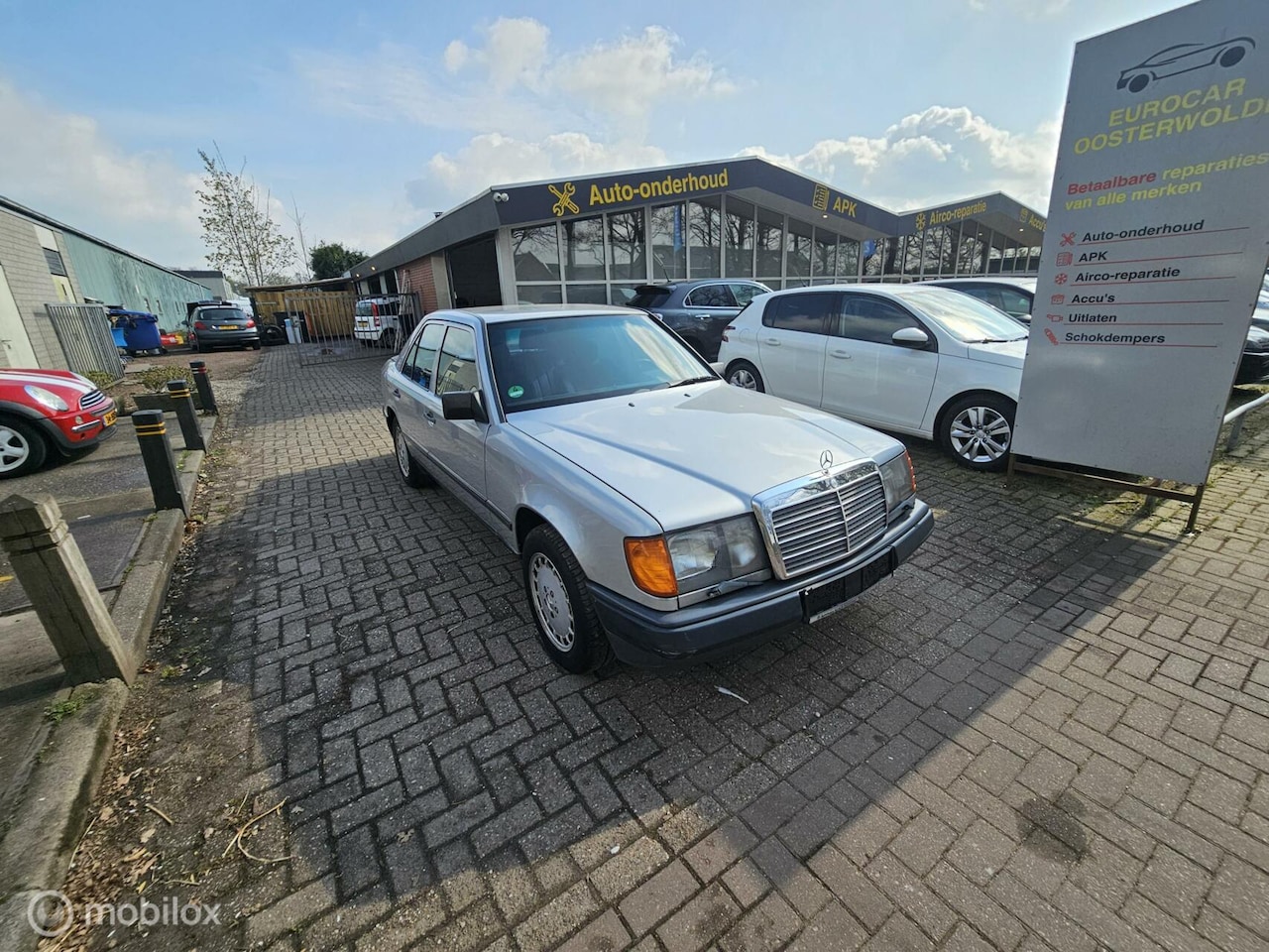 Mercedes-Benz 260 - 260E LOOPT ALS NIEUW//BELASTINGVRIJ - AutoWereld.nl