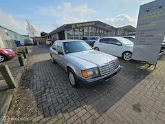 Mercedes-Benz 260 - 260E LOOPT ALS NIEUW//BELASTINGVRIJ