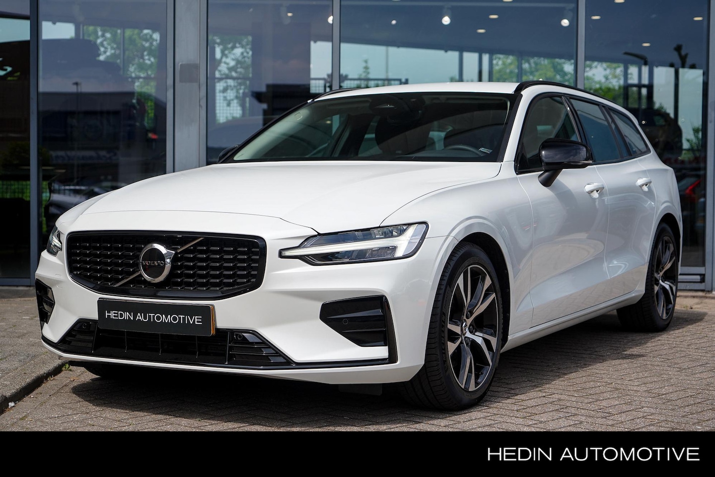 Volvo V60 - B4 Plus Dark Stoel- en stuurwielverwarming | elektrisch verstelb. bestuurdersstoel met geh - AutoWereld.nl
