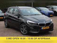 BMW 2-serie Active Tourer - 225xe iPerformance High Executive / Camera / Leder / Head-up / Navigatie / Sportstoelen /