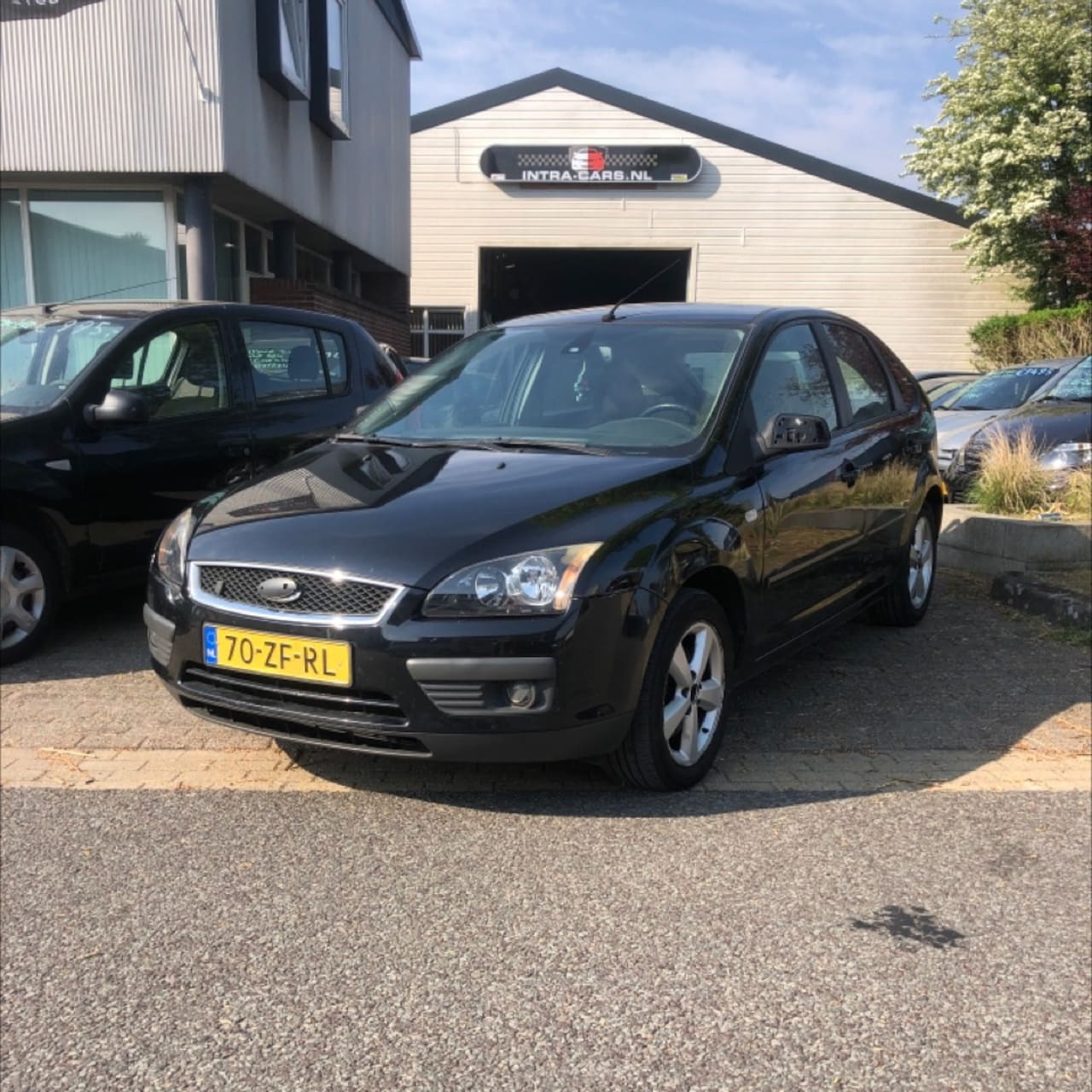 Ford Focus - 1.8-16V Ambiente Flexifuel Schade aan de rechter kant, rijdt verder goed. Prijs is zo mee. - AutoWereld.nl
