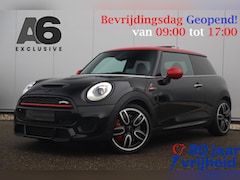 MINI John Cooper Works - 2.0 Chili 286PK Automaat Panoramadak Keyless Navigatie Camera Sportstoelen Draadloos Carpl