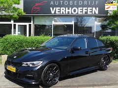 BMW 3-serie - 330i High Executive Edition - M PAKKET - PANORAMADAK - KM STAND ORGINEEL - PARKEERCAMERA