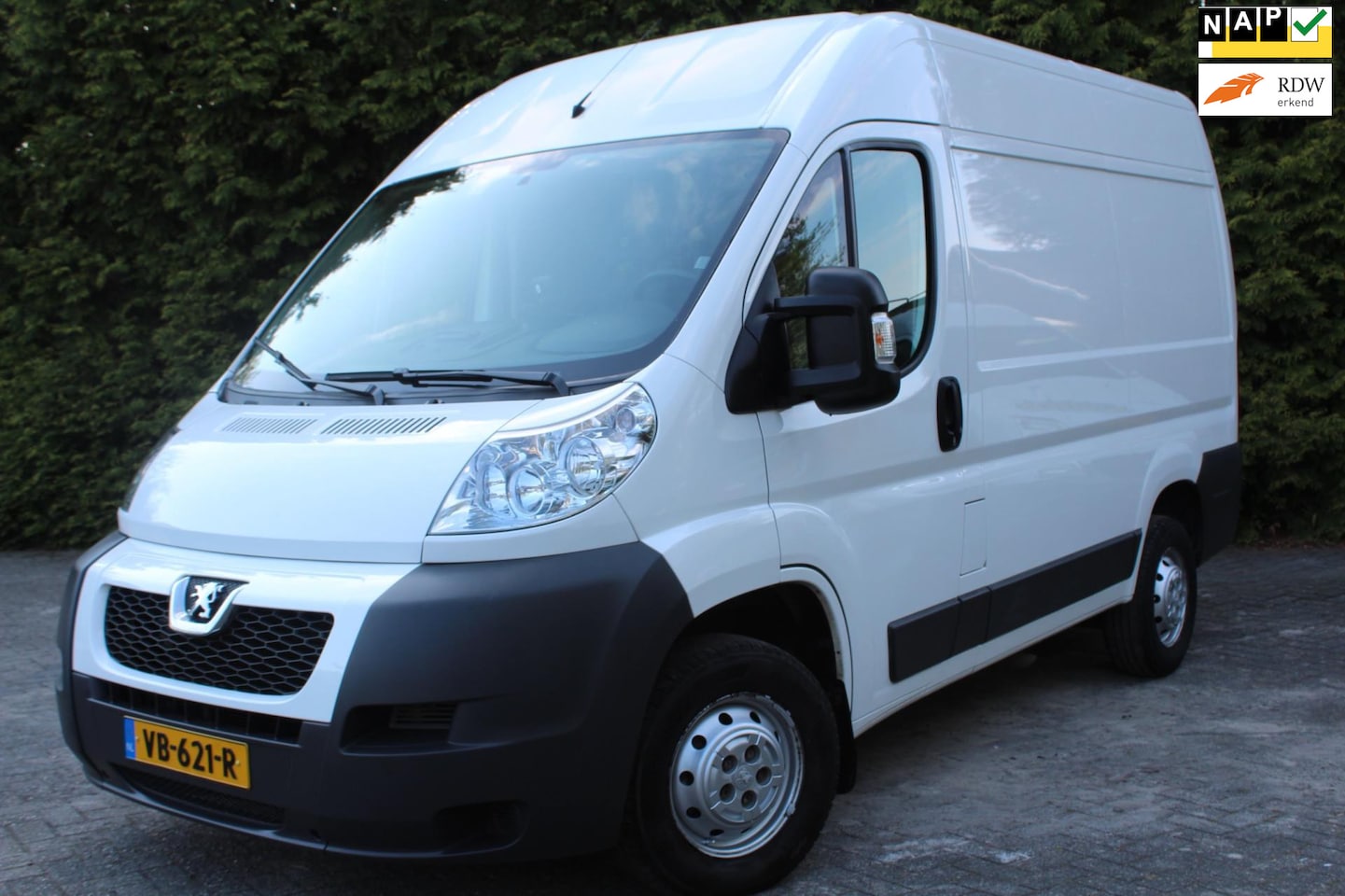 Peugeot Boxer - 333 2.2 HDI L1H2 131PK | Navi | Airco | Cruisecontrol | Elektrische ramen | Parkeersensore - AutoWereld.nl