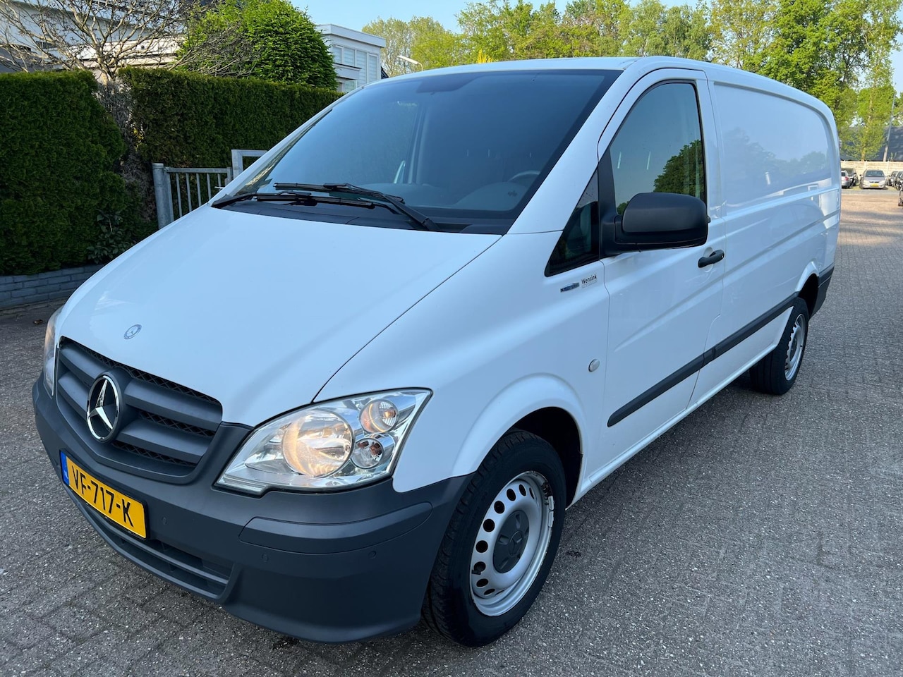 Mercedes-Benz Vito - 113 CDI 320 AUT. L2 H1 Lang AC CRUISE 3-ZITS PDC TREKHAAK - AutoWereld.nl