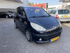 Peugeot 1007 - 1.4-16V Sesam Gentry