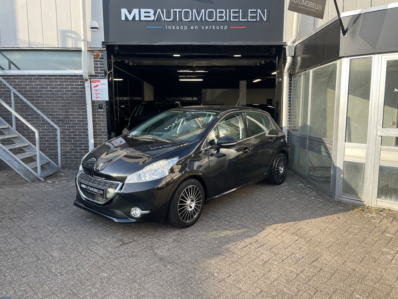 Peugeot 208 - 1.4 VTi Allure/Airco/Clima/NAP/1 JAAR APK/Zwart/5 Deurs!! - AutoWereld.nl
