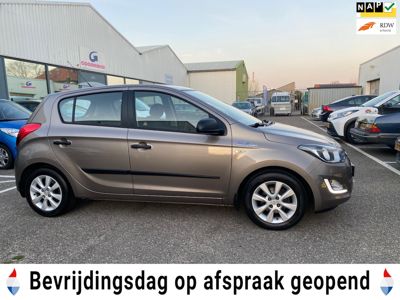 Hyundai i20 - 1.2i Business Edition CRUISE CONTROL | AIRCO | DEALER ONDERHOUDEN | NAP | APK | - AutoWereld.nl