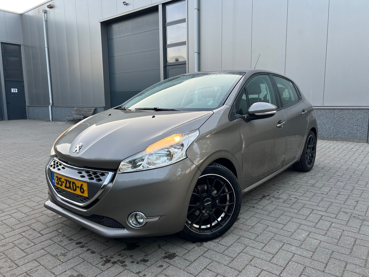 Peugeot 208 - 1.4 e-HDi Blue Lease AUTOMAAT 5 DEURS - AutoWereld.nl