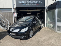 Mercedes-Benz B-klasse - 200 Turbo/Zwart automaat/leder/1 Jaar APK/H&K/PDC/Xenon