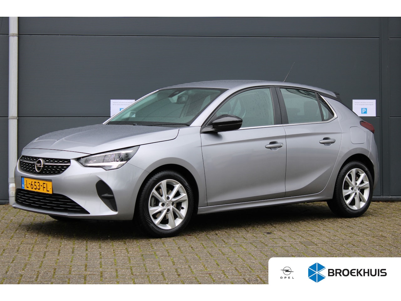 Opel Corsa - Opel 1.2 Elegance 100 pk Navigatie | Draadloze telefoonlader | Electronic climate controle - AutoWereld.nl
