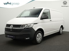 Volkswagen Transporter - 2.0 TDI 110 pk L1H1 28 | Trekhaak | 3-zits | Parkeersensoren achter | Apple Carplay / Andr