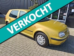 Volkswagen Golf - 1.6 Trendline *AUTOMAAT*5-deurs*AIRCO