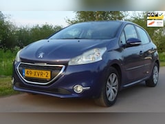 Peugeot 208 - 1.2 VTi Blue Lease met schade aan rechterkant