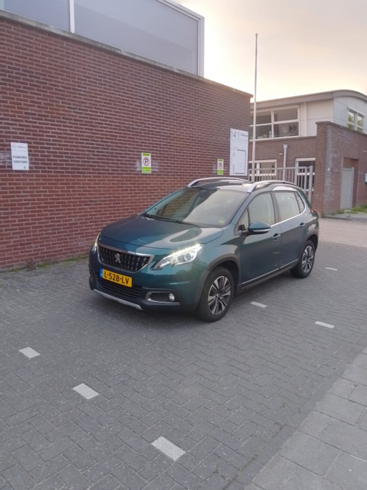 Peugeot 2008 - 1.2 PureTech Allure 1.2 PureTech Allure - AutoWereld.nl