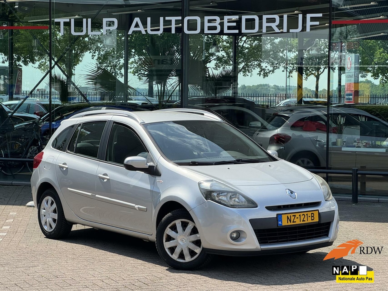 Renault Clio Estate - 1.2-16V Collection 2012 Navi Clima - AutoWereld.nl
