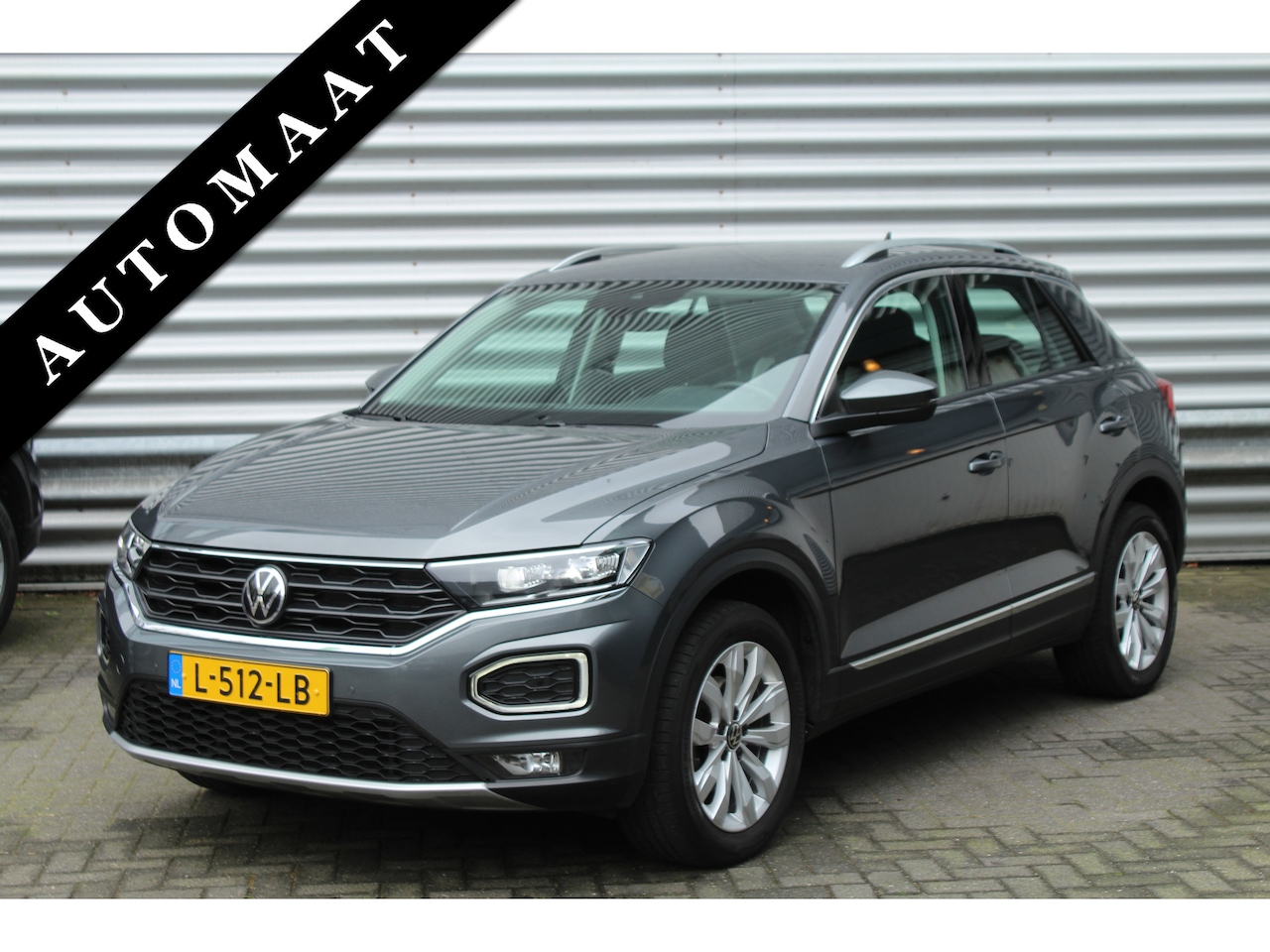 Volkswagen T-Roc - 1.5 TSI 150pk Sport DSG7 NL-Auto NAP 43.290km Clima Cruise Navi Carplay Camera 17"LMV Afn. - AutoWereld.nl