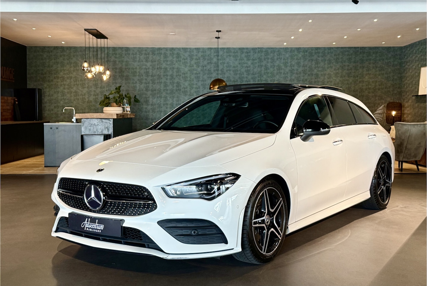 Mercedes-Benz CLA-klasse Shooting Brake - 200 AMG I Pano I Camera I 2x Memory - AutoWereld.nl