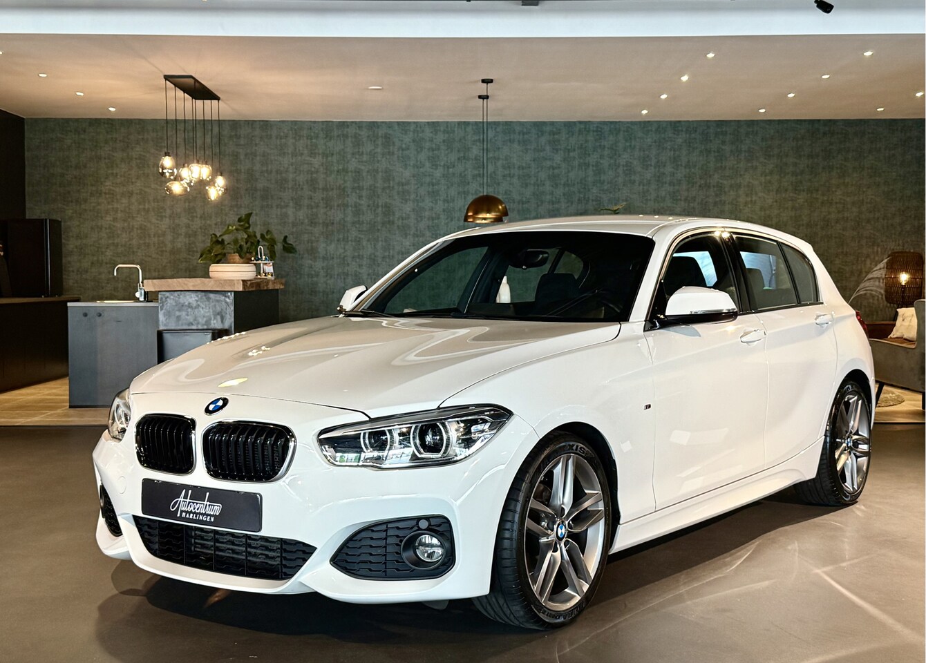 BMW 1-serie - 118i M-Sportpakket I Automaat I NL auto - AutoWereld.nl