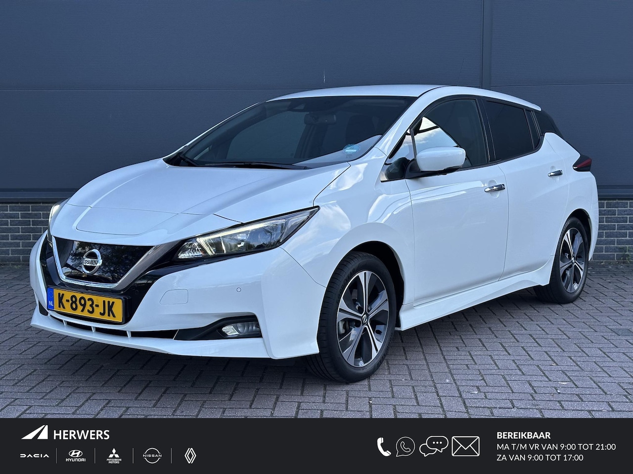 Nissan LEAF - N-Connecta 40 kWh / Eerste Eigenaar / Dealer Onderhouden / Navigatie / Stoel verwarming V+ - AutoWereld.nl