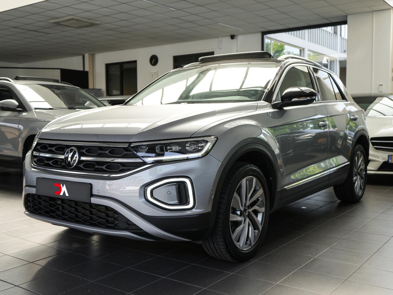 Volkswagen T-Roc - 1.0 TSI | PANO | CAMERA | IQ | VIRTUAL | STOELVERW. - AutoWereld.nl