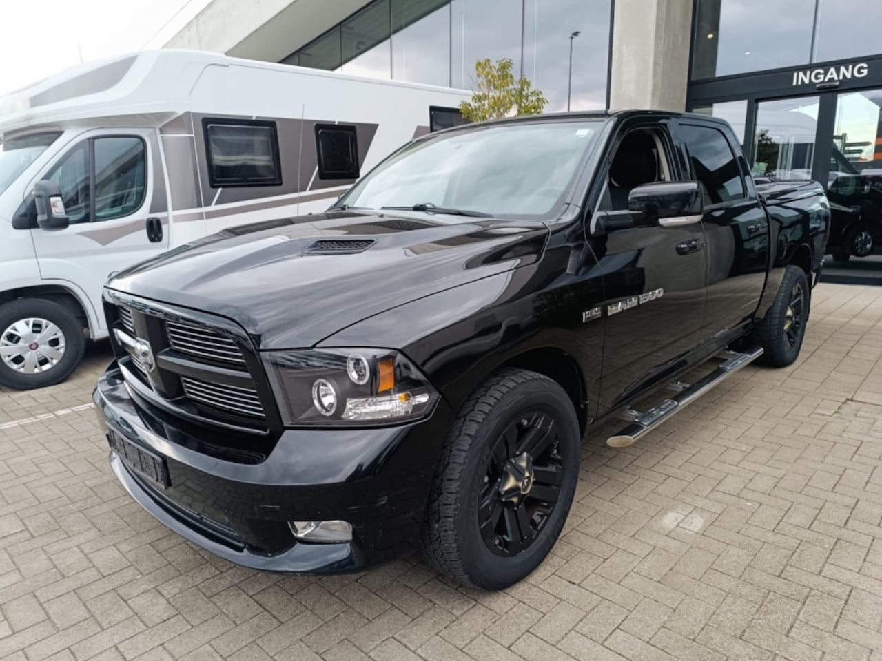 Dodge Ram 1500 - 5.7 HEMI**GRIJS KENTEKEN** NED KENTEKEN - AutoWereld.nl