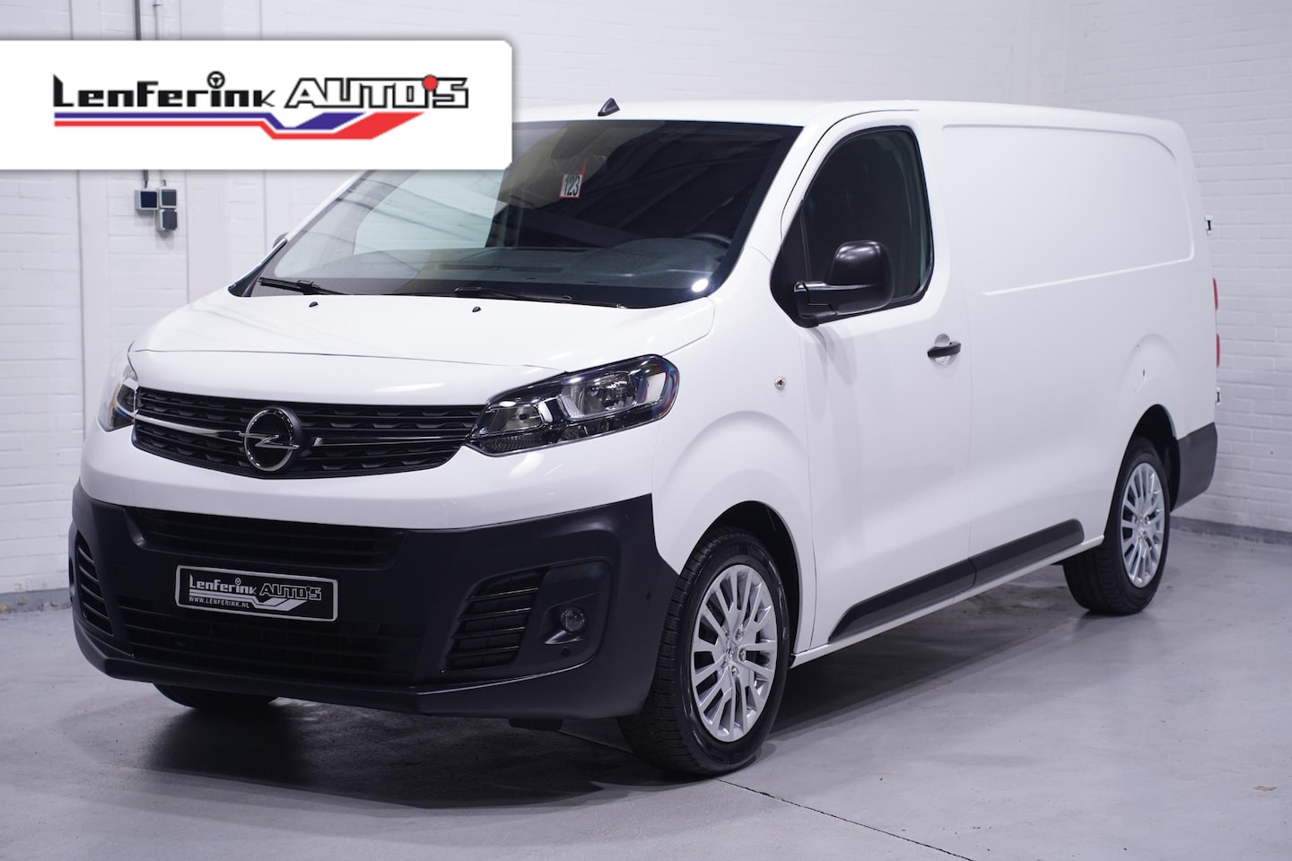 Opel Vivaro - 2.0 CDTi 122 pk L3 Automaat Airco, Apple Carplay Laadruimte Pakket, PDC V+A, Dodehoek Assi - AutoWereld.nl
