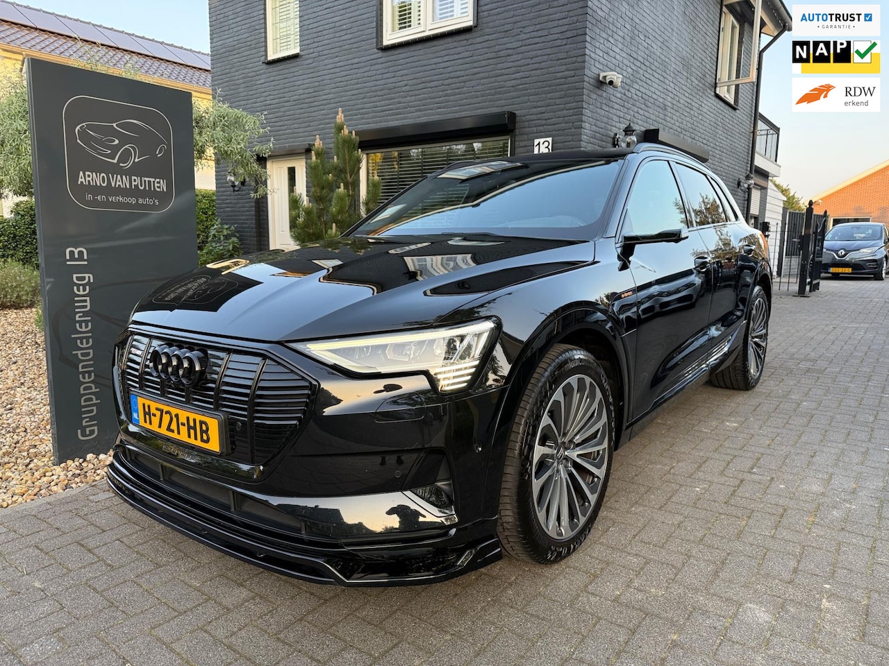Audi e-tron - E-tron 50 quattro S-Line edition Black 71 kWh - Pano - AutoWereld.nl
