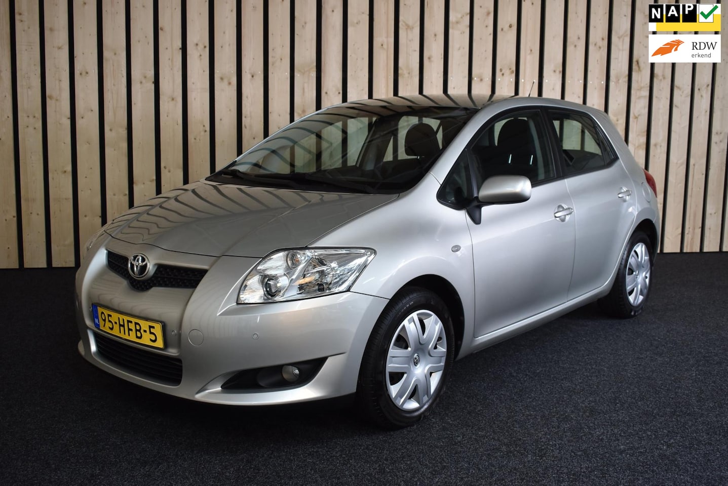 Toyota Auris - 1.6-16V Sol 118dkm Trekhaak Navi Clima Cruise PDC 2e eig. Dealerauto Nwe APK - AutoWereld.nl