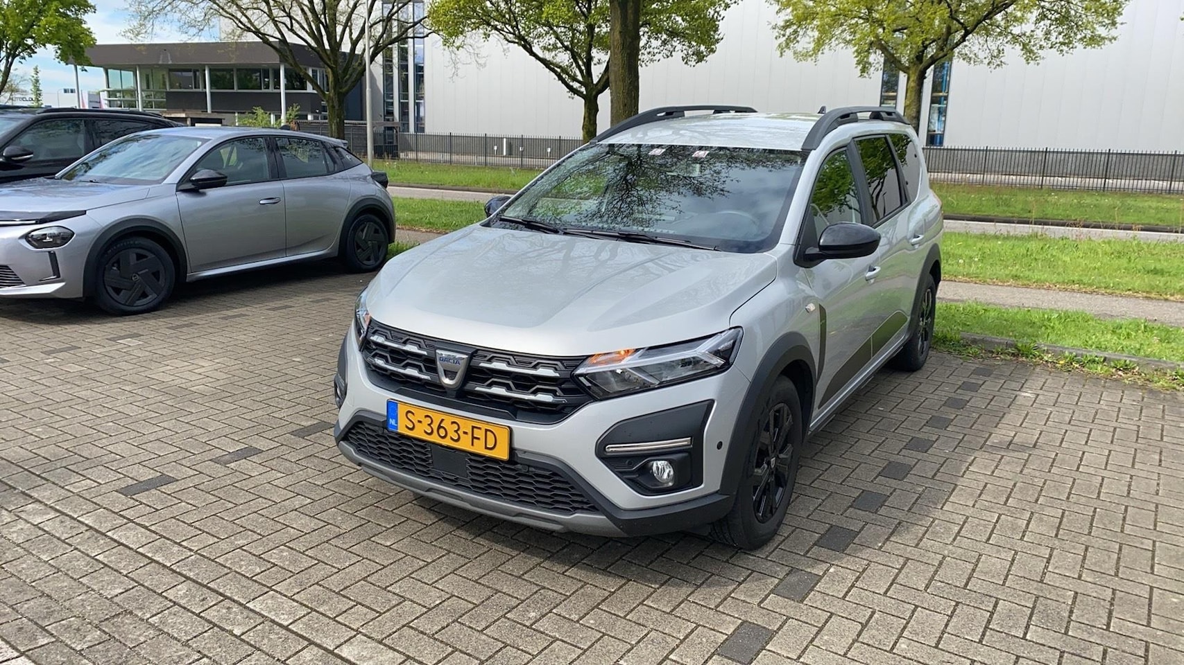 Dacia Jogger - 1.0 TCe 110 Extreme 7p. | Navigatie | Dodehoek detectie | Camera achter | Stoelverwarming - AutoWereld.nl