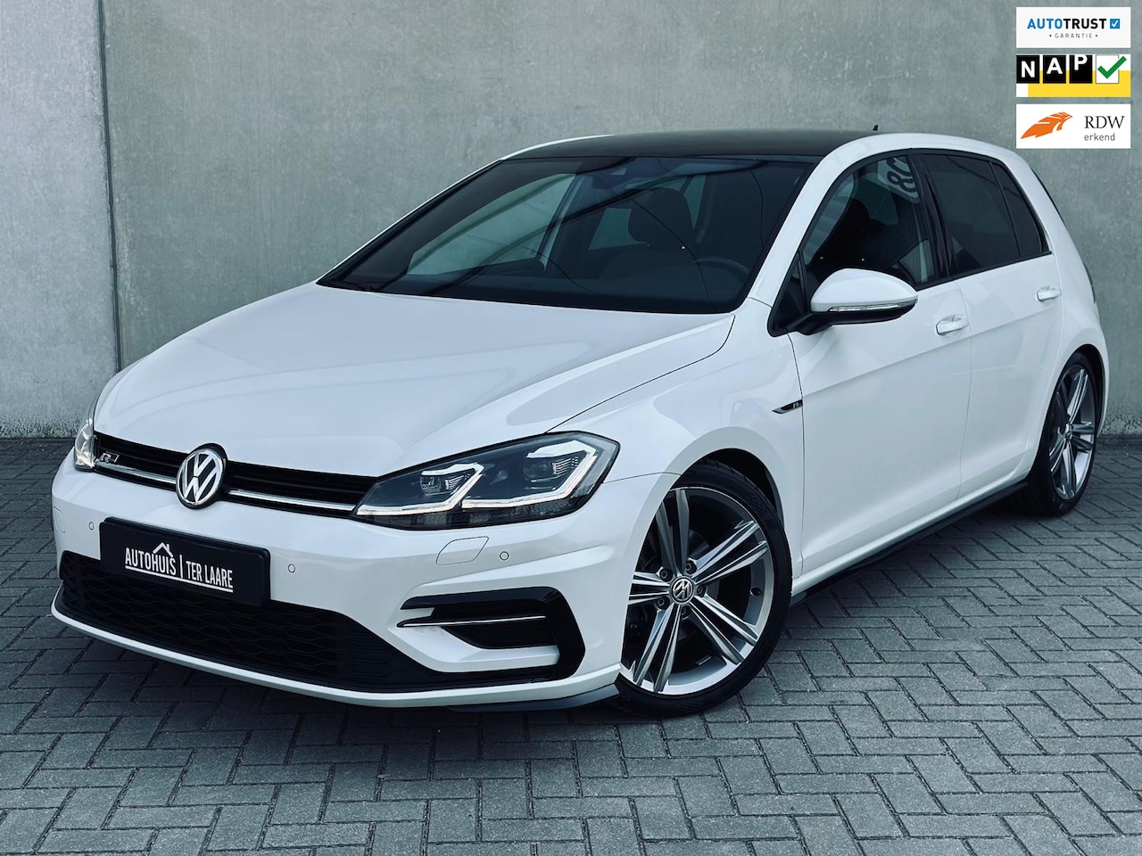 Volkswagen Golf - 1.5 TSI 3x R-Line DSG Virtual Carplay LED 18'' - AutoWereld.nl