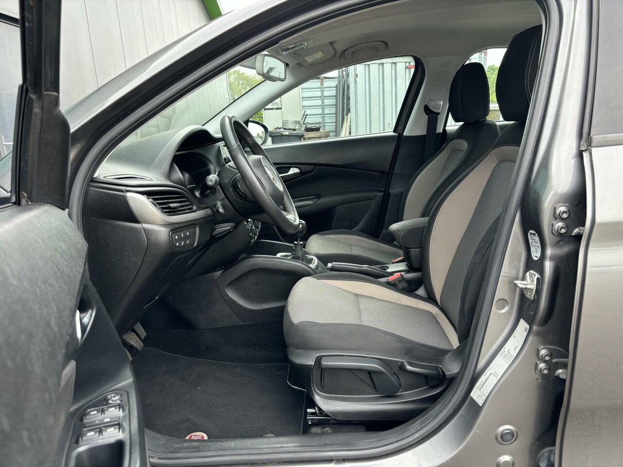 Fiat Tipo - 1.4 16V 105 PK Lounge Airco/ Cruise Control/ Afneembare trekhaak!