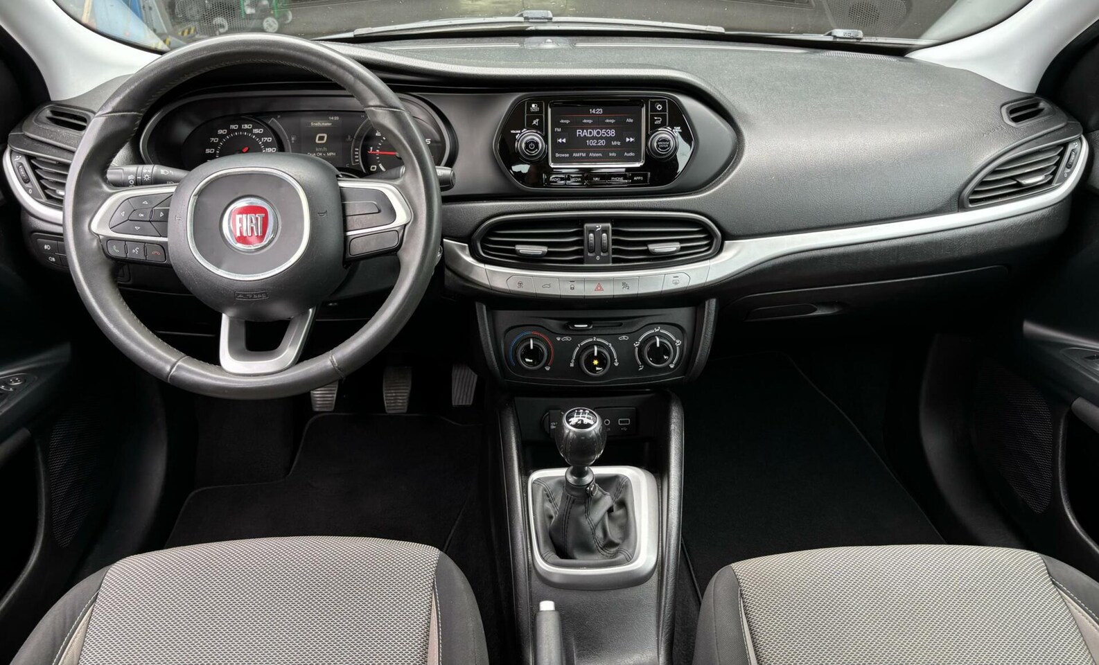 Fiat Tipo - 1.4 16V 105 PK Lounge Airco/ Cruise Control/ Afneembare trekhaak!