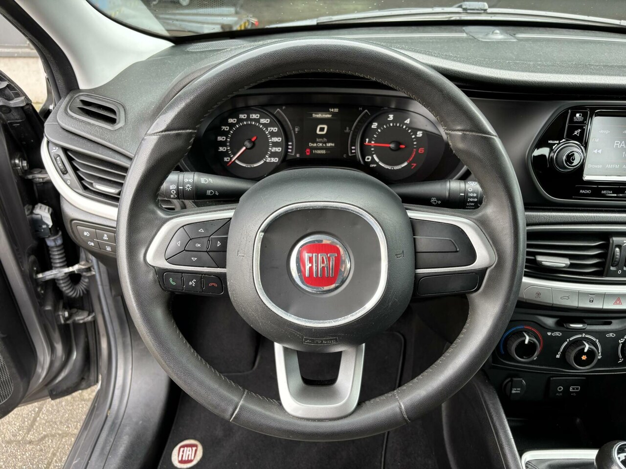Fiat Tipo - 1.4 16V 105 PK Lounge Airco/ Cruise Control/ Afneembare trekhaak!